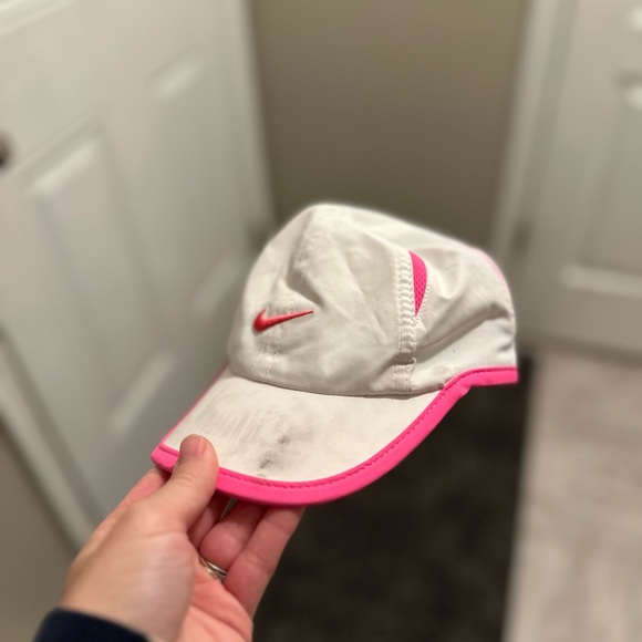 Infant Nike hat - Picture 1 of 3